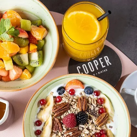 Cooper L Cooper شقة