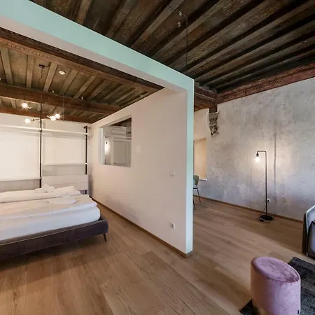 Cooper L Cooper 아파트 *