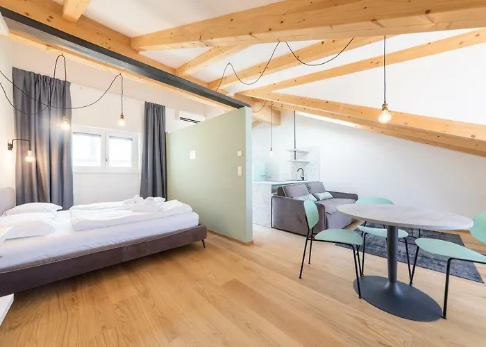 Cooper L Cooper Apartament