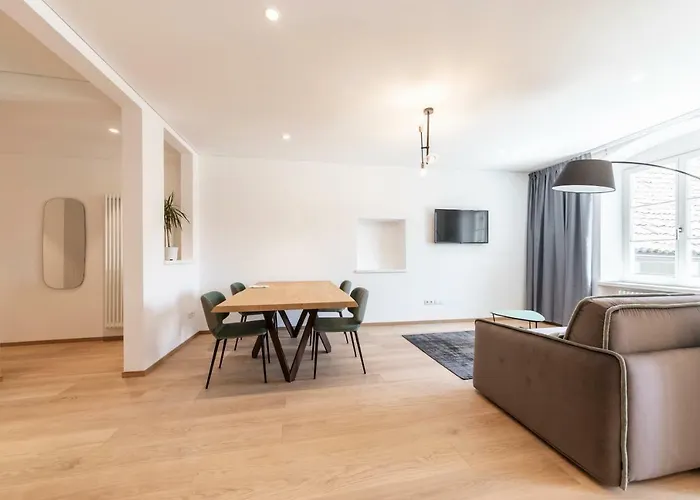 Cooper L Cooper Apartament